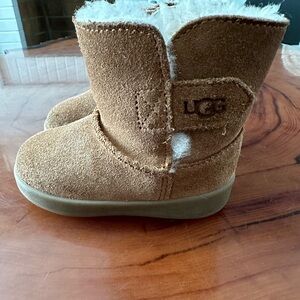 Ugg toddler hard sole boots size 04/05
